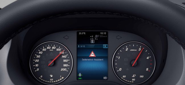 Sprinter Tourer, Kombiinstrument mit Farbdisplay (JK5), Seitenwind-Assistent (JA8)