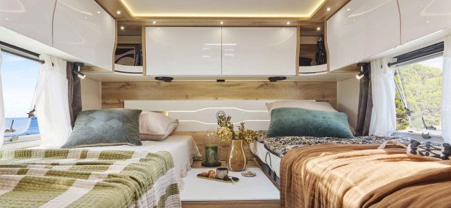 chambre avec deux lits camping car le voyageur héritage