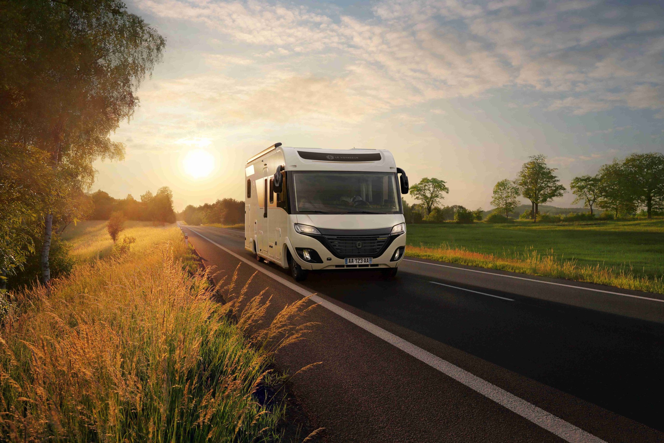 LV 7.8GJF-ANNIVERSAIRE (2) (1) le voyageur camping car édition anniversaire 45 ans
